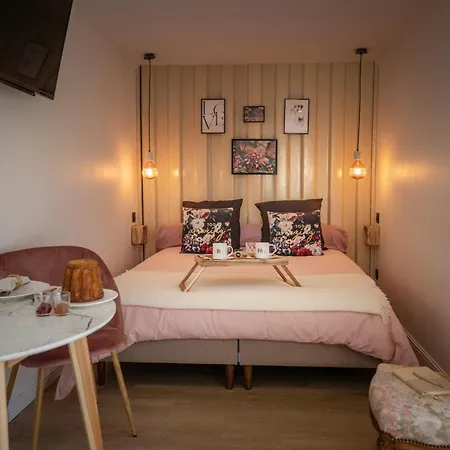 Au Fil De L'hote *